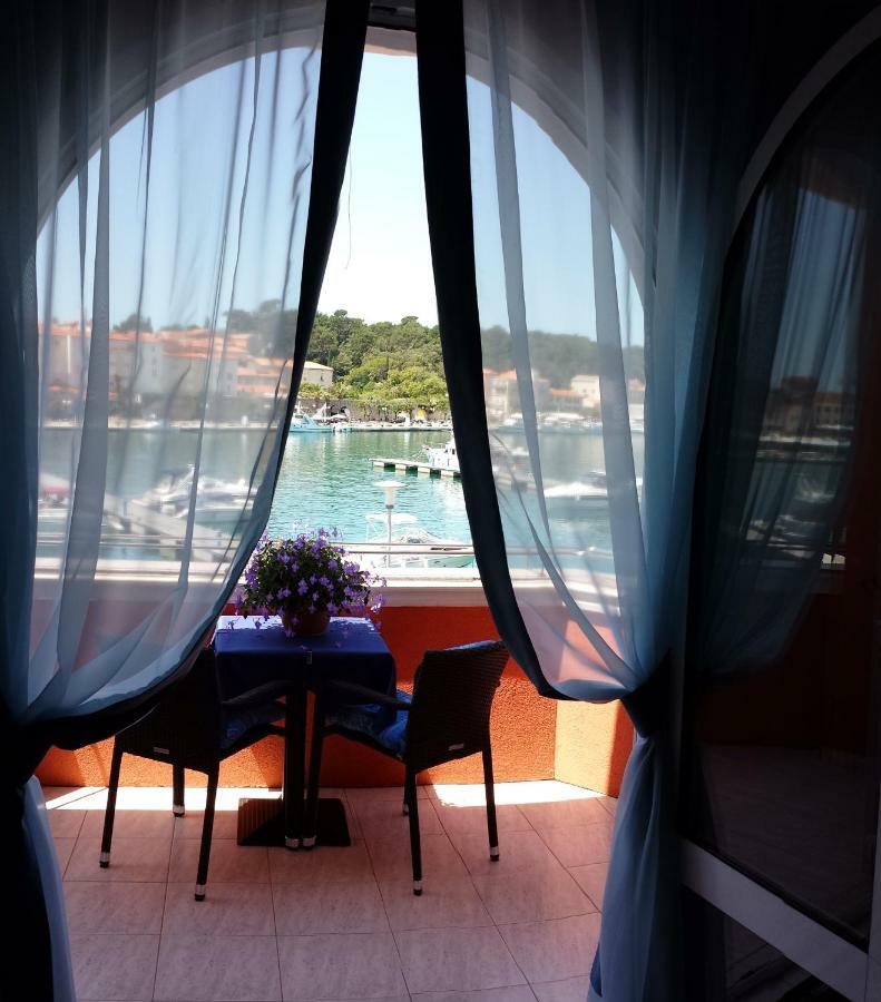 Vila "Mare" Banjol Ngoại thất bức ảnh
